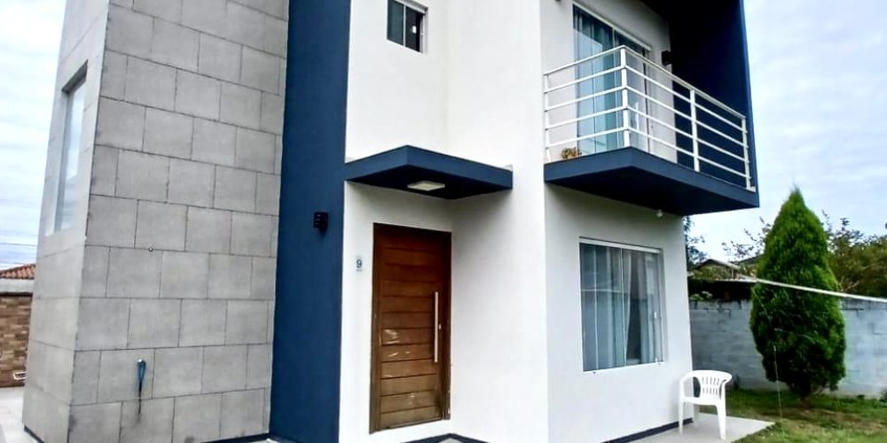 Casa à venda em Areias de Palhocinha, Garopaba-SC. Excelente localização, conforto e praticidade em um dos bairros mais procurados da cidade!