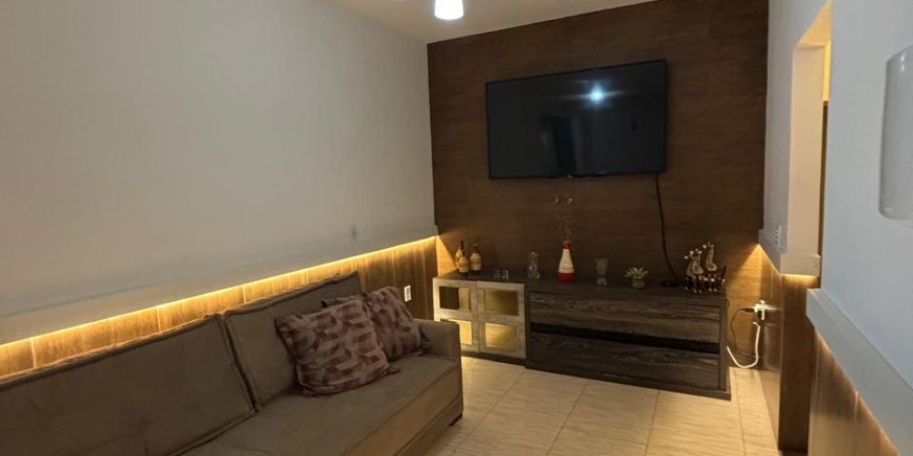 Casa do Casagrande na Palhocinha com 148m² de contrução com 211m² terreno e 3 quartos sendo 1 suíte. 3 banheiros + salão de festas (11)