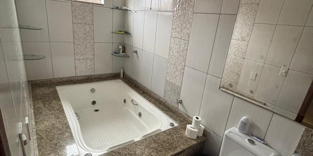 Casa do Casagrande na Palhocinha com 148m² de contrução com 211m² terreno e 3 quartos sendo 1 suíte. 3 banheiros + salão de festas (13)