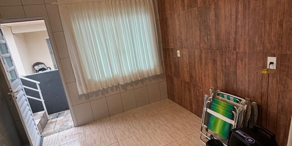 Casa do Casagrande na Palhocinha com 148m² de contrução com 211m² terreno e 3 quartos sendo 1 suíte. 3 banheiros + salão de festas (15)