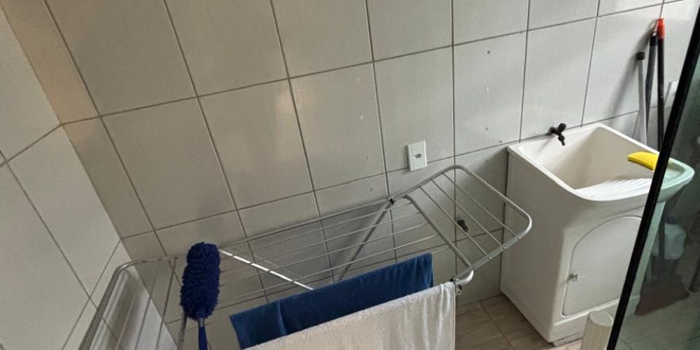 Casa do Casagrande na Palhocinha com 148m² de contrução com 211m² terreno e 3 quartos sendo 1 suíte. 3 banheiros + salão de festas (17)