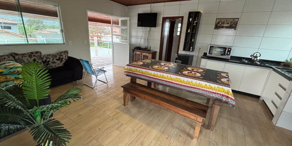 Casa do Casagrande na Palhocinha com 148m² de contrução com 211m² terreno e 3 quartos sendo 1 suíte. 3 banheiros + salão de festas (7)