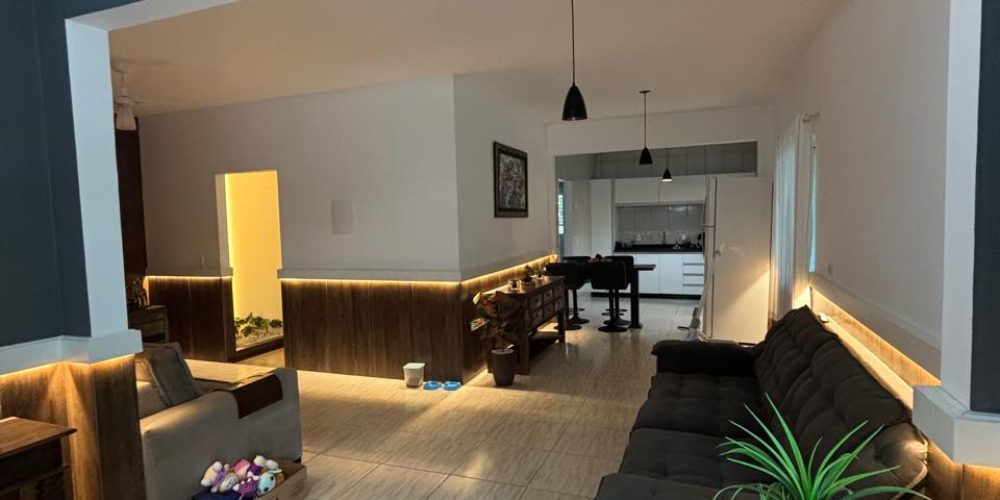 Casa do Casagrande na Palhocinha com 148m² de contrução com 211m² terreno e 3 quartos sendo 1 suíte. 3 banheiros + salão de festas (8)