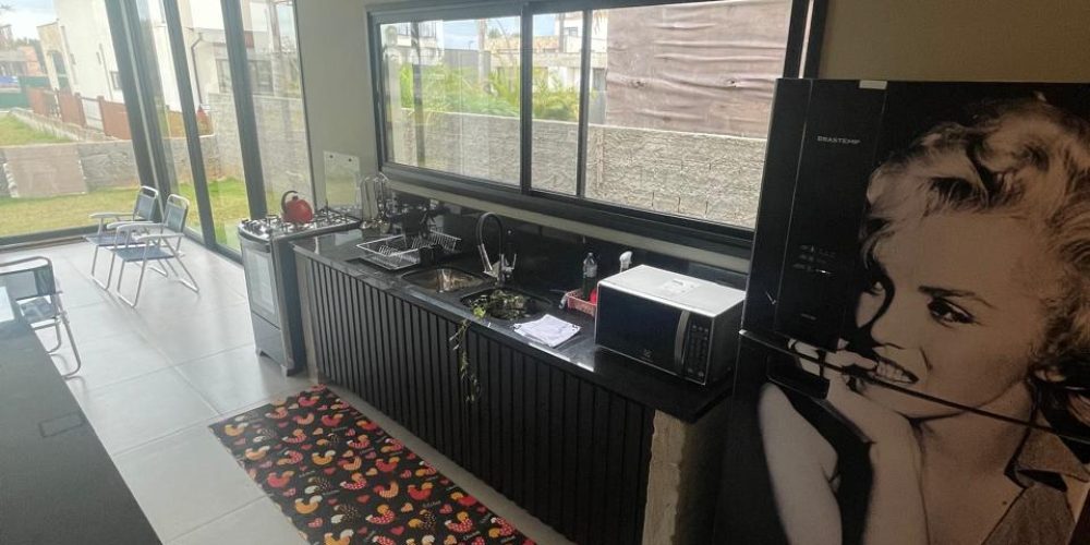 casa do César no Cond. Rosa Internacional 194m² por $ 2.390 (15)