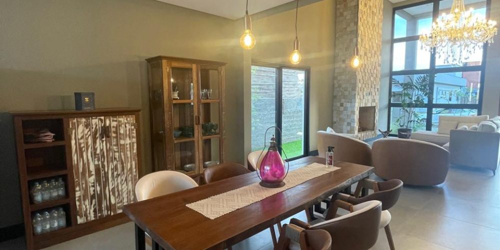 casa do César no Cond. Rosa Internacional 194m² por $ 2.390 (16)