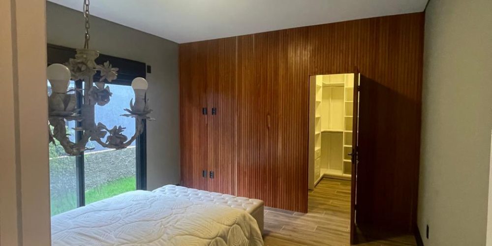 casa do César no Cond. Rosa Internacional 194m² por $ 2.390 (6)