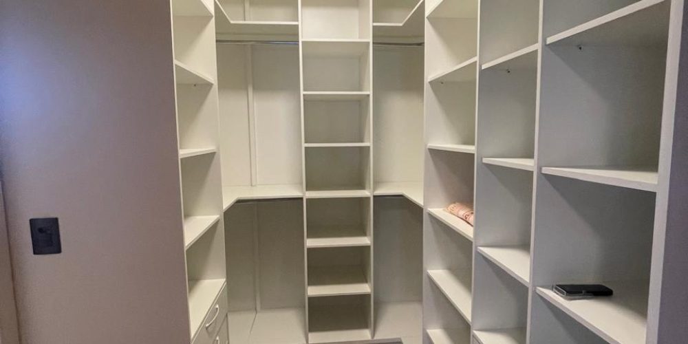 casa do César no Cond. Rosa Internacional 194m² por $ 2.390 (9)